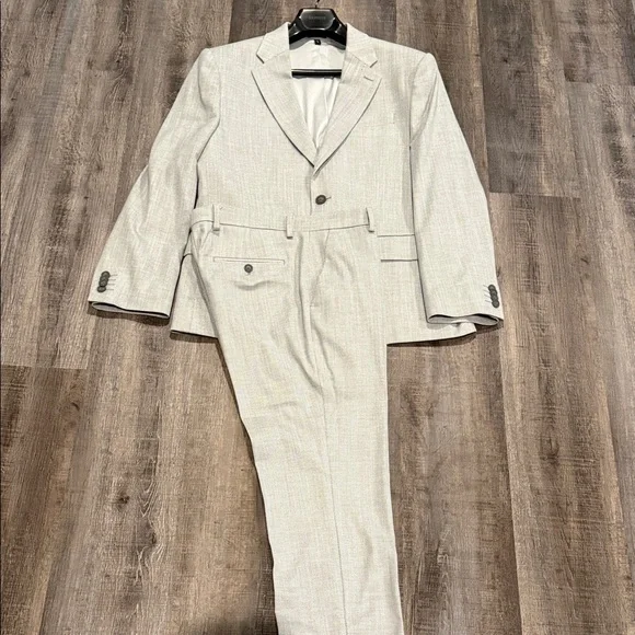 Express Men's Light Gray Suit Set - Picture 2 of 10